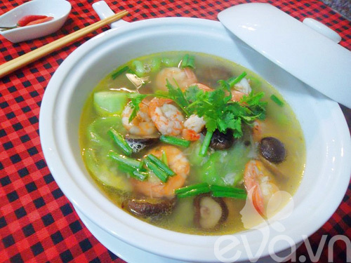 Thơm ngọt canh mướp nấu tôm nấm hương
