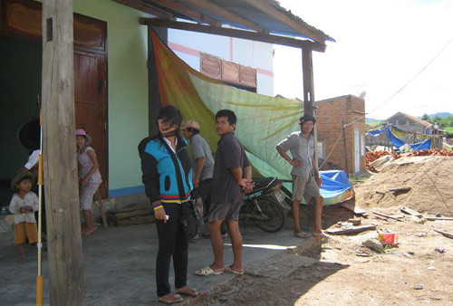 Vụ bé gái 15 tuổi sinh đôi: Một trẻ đã tử vong