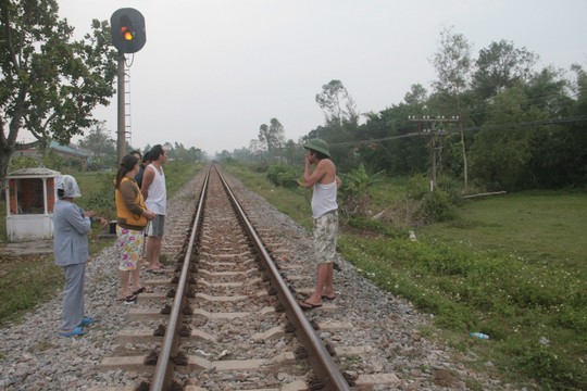 Cắt cổ vợ sắp cưới rồi lao vào tàu hỏa tự tử