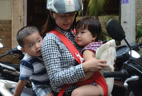 Chưa an tâm khi dùng túi địu trẻ - VietNamNet