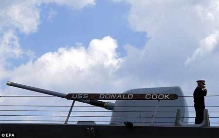 Chiến đấu cơ Nga vờn tàu chiến Mỹ