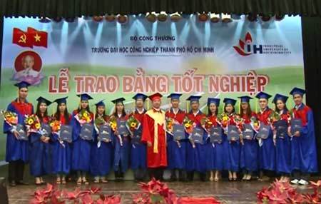 Thêm 2000 cử nhân Tài chính