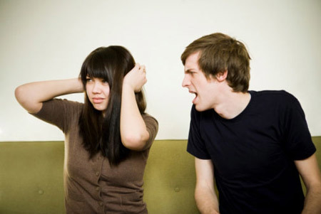 Con rể xấu tính, chửi xéo bố mẹ vợ