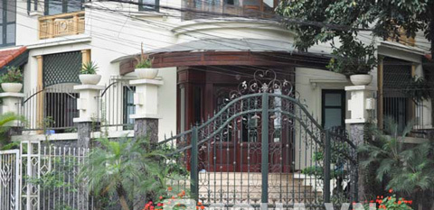 Cảnh nhà Bầu Kiên trước ngày xử án