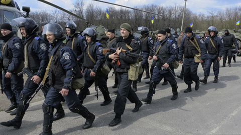 Vũ khí, binh sĩ Ukraina tràn ngập miền Đông