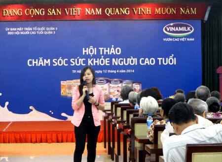 Người cao tuổi cũng cần sữa giảm béo