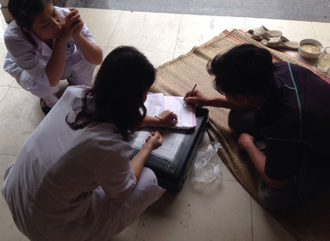 CSGT cứu người ngất bên đường, nhịn đói 3 ngày