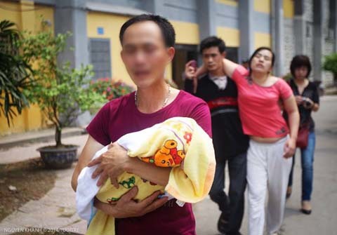 Rơi lệ về bức ảnh bé 9 tháng tuổi tử vong vì sởi