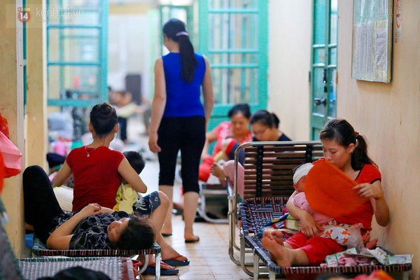 Đêm trắng của các phụ huynh cùng con chiến đấu với