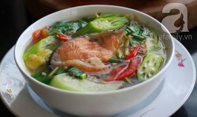 Canh chua đầu cá hồi ngon bổ rẻ cho cả nhà