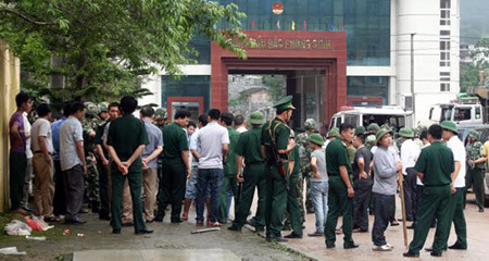 Vượt biên trái phép và cướp súng, 7 người chết