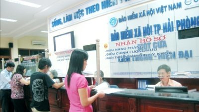 Lo vỡ quỹ BHXH, lại muốn nâng tuổi hưu
