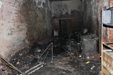 Bé gái thoát chết trong đám cháy nhà xưởng ở Sài Gòn