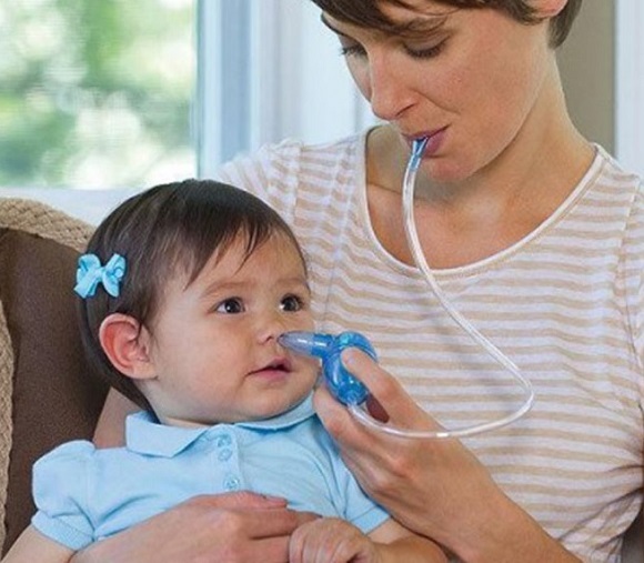 Một số lưu ý quan trọng khi hút mũi cho con