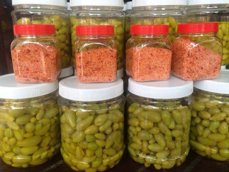 Cơn sốt nho Lào muối ớt của chị em nghiện ăn vặt