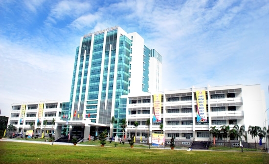 Đuổi học sinh viên quay lén giảng viên nữ trong nhà vệ sinh
