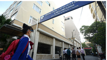 Thừa lao động đại học