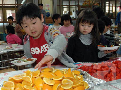 Ngạc nhiên với bữa ăn trưa trong trường học Nhật Bản