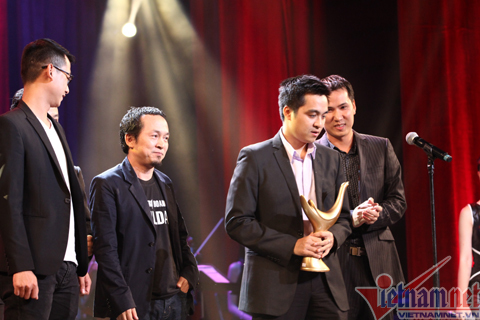 Vỡ òa khi Rock Storm đoạt giải Cống Hiến