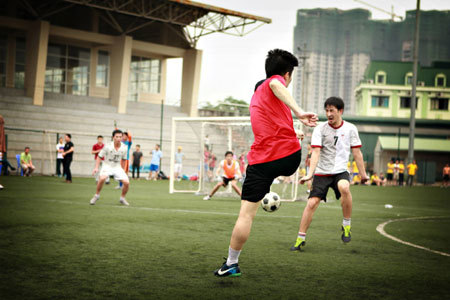 Cựu du học sinh Anh ở VN trên sân cỏ UKAV 2014