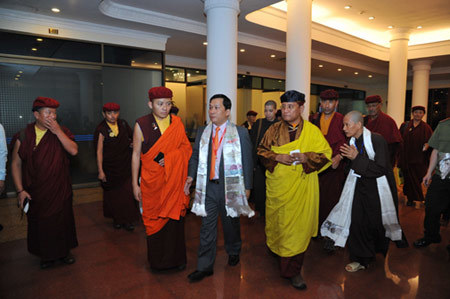 Đức Pháp vương Gyalwang Drukpa trên tàu bay VietJet