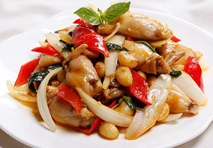 Thịt ếch xào giấm tỏi đậm đà, ngon cơm
