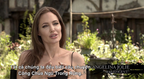 Angelina Jolie tiết lộ hậu trường 