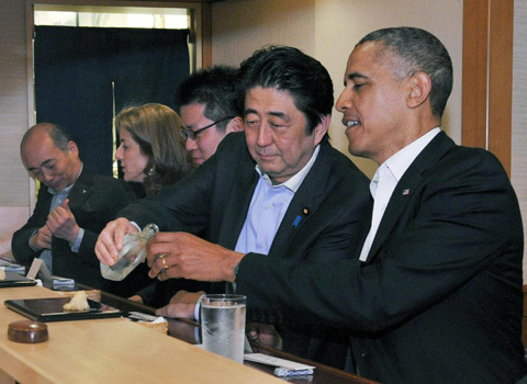 Obama cùng Shinzo Abe thưởng thức sushi
