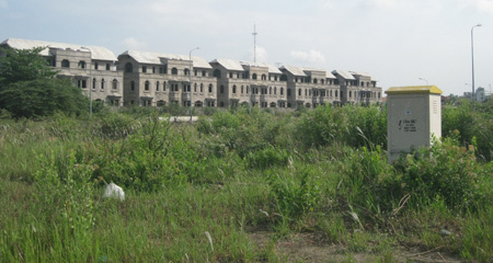 Nhà đầu tư giẫm chân nhau, dự án bỏ hoang 10 năm