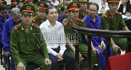 Truy về vali tiền, chưa tuyên án Dương Chí Dũng