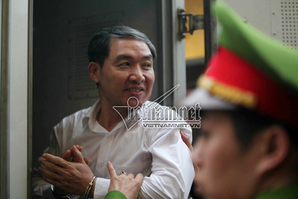 Gia quyến Dương Chí Dũng hội ngộ anh cả trong tù