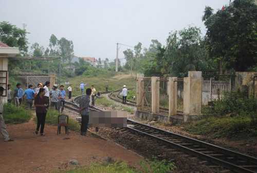 Lao vào tàu hỏa đang chạy, nam thanh niên tử vong