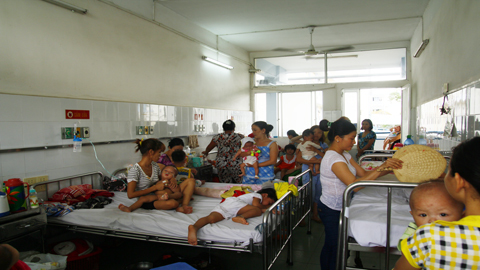 'Chỉ cần đi qua đầu giường là đã lây sởi'