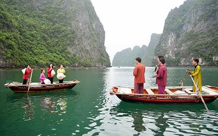 Sắc màu đời sống ngư dân vạn chài Vịnh Hạ Long