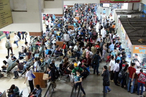 Ùn ùn rời Sài Gòn dịp 30/4 tránh nắng nóng