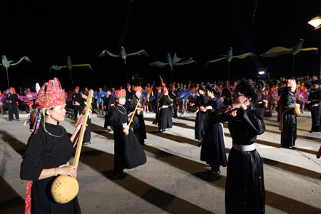 Carnaval Hạ Long 2014: Rực rỡ sắc màu dân gian Việt Nam