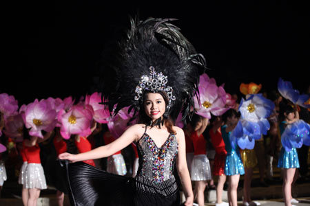 Những cô gái Carnaval nóng bỏng ở Hạ Long