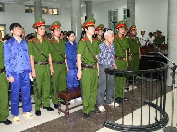Ông Trần Xuân Giá chờ mổ ung thư, tòa xử vắng mặt