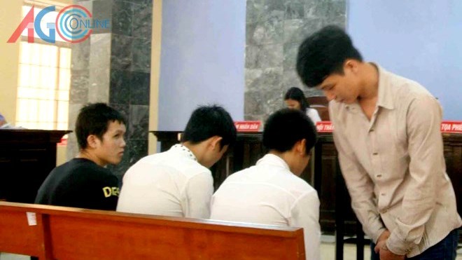 Quan hệ dễ dãi, bé gái 12 tuổi khiến 4 thanh niên vào tù