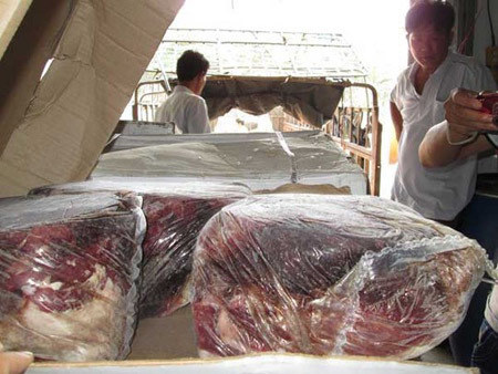 Sính đồ ngoại: Ăn bò 'bãi rác' Canada, đồ thối Nhật - Mỹ