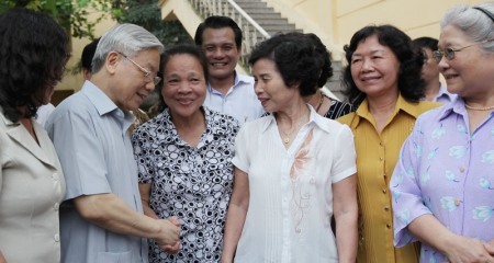 Tổng bí thư: Ngành y có yếu kém, cử tri thông cảm