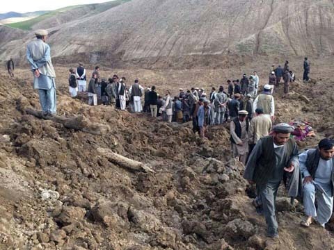 2.700 người bị đất vùi ở Afghanistan