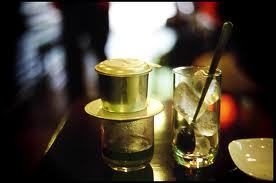 Đang uống cafe, nhân viên ngân hàng bị chém tới tấp