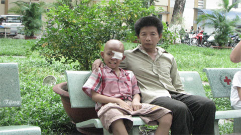 Nếu mất nốt con mắt còn lại đời nó còn gì nữa