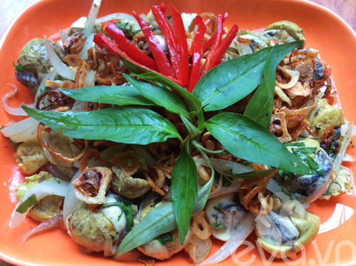 Trứng cút lộn xào hành răm thơm nức