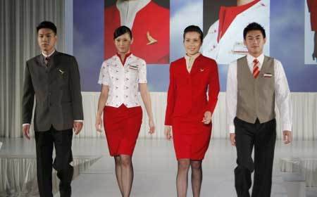 Tiếp viên hàng không phàn nàn đồng phục khêu gợi