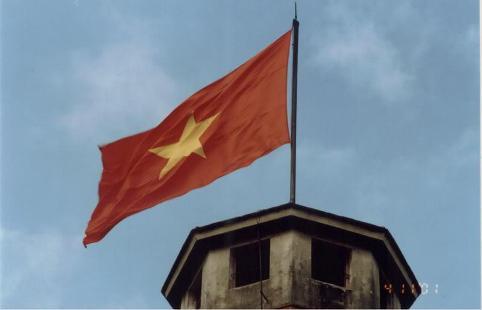 Dưới Cột cờ Hà Nội nói với con về Tổ quốc