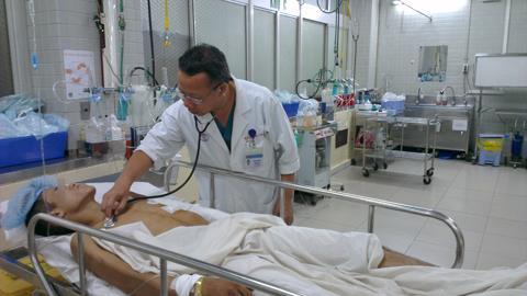 Bênh con, mẹ tử vong vì bị đâm trúng tim