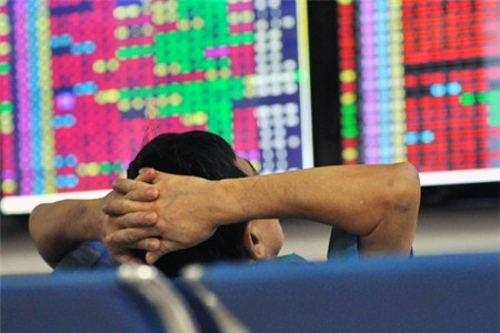Mất 3 tỷ USD, chứng khoán hoang mang trong sóng dữ