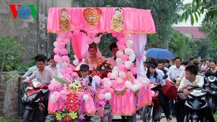 Rước dâu bằng 'siêu xe' cày ruộng tự chế xôn xao xứ Nghệ